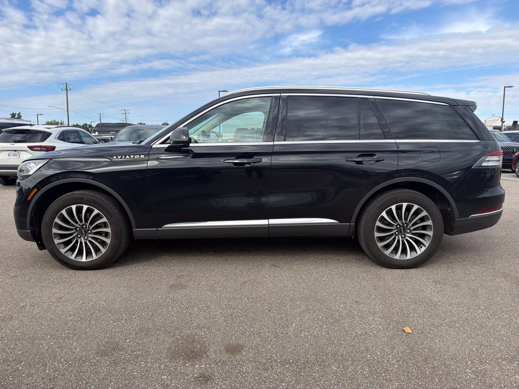 Used 2024 Lincoln Aviator AWD w/ Premium Package image 2