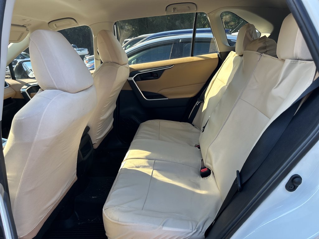 Used 2019 Toyota RAV4 LE FWD image 10
