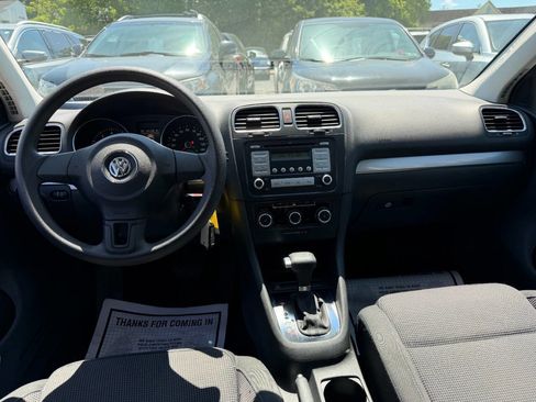 Used 2010 Volkswagen Golf 4-Door FWD image 29