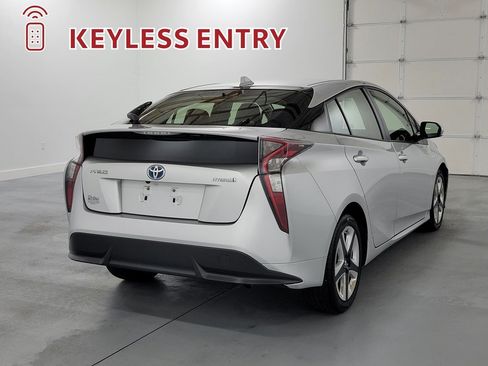 Used 2016 Toyota Prius Three Touring FWD image 9