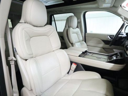 Used 2019 Lincoln Navigator L Reserve AWD/4WD image 12