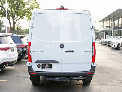 Used 2025 Mercedes-Benz Sprinter 2500 image 4