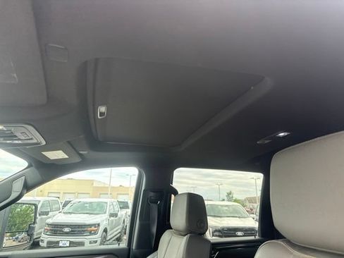 Used 2024 Chevrolet Silverado 2500 ZR2 w/ Technology Package AWD/4WD image 28