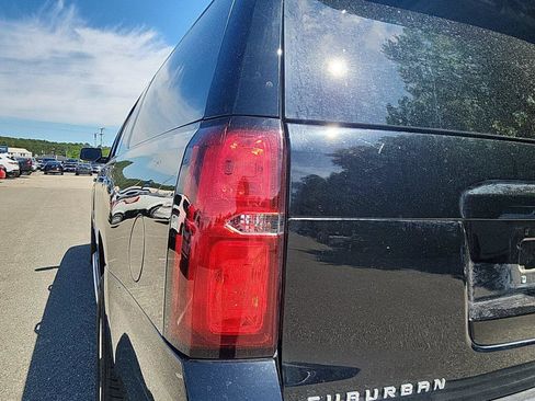 Used 2017 Chevrolet Suburban Premier AWD/4WD image 10