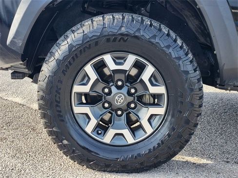 Used 2020 Toyota Tacoma TRD Off-Road image 10