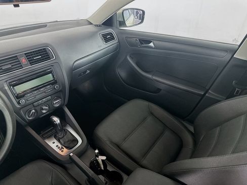 Used 2011 Volkswagen Jetta SE FWD image 24