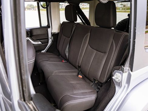 Used 2015 Jeep Wrangler Unlimited Sahara w/ Dual Top Group image 28