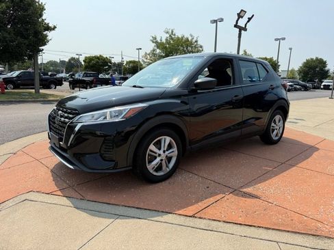 Used 2021 Nissan Kicks S FWD image 3