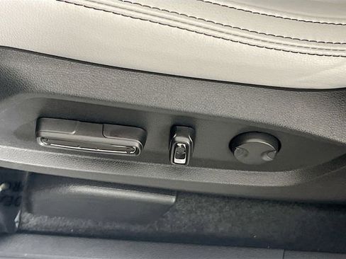 Used 2025 Honda Pilot Touring image 16