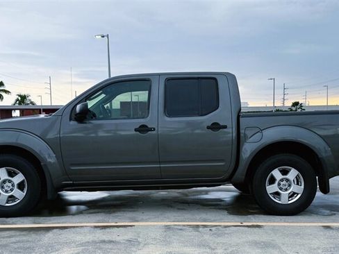Used 2007 Nissan Frontier SE w/ SE Value Truck Pkg RWD image 3