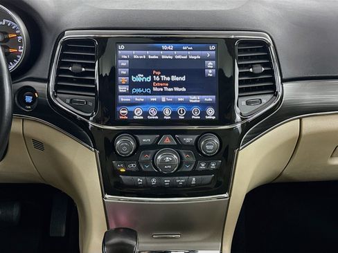 Used 2021 Jeep Grand Cherokee Limited AWD/4WD image 27