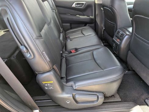 Used 2018 Nissan Pathfinder SL AWD/4WD image 19