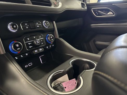 Used 2021 GMC Yukon XL SLT w/ SLT Premium Package image 21