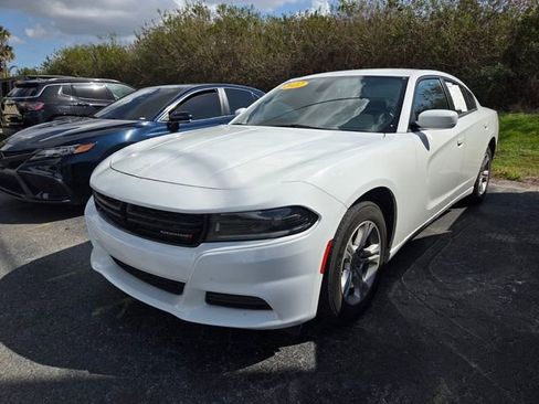 Certified 2022 Dodge Charger SXT image 3