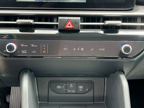 Certified 2026 Kia Sportage EX w/ EX Panorama Roof Package FWD image 24