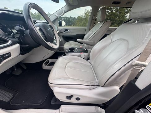 Used 2018 Chrysler Pacifica Limited w/ Advanced Safetytec Group image 25