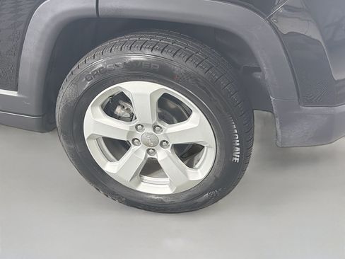 Used 2021 Jeep Compass Latitude w/ Sun and Sound Group AWD/4WD image 11