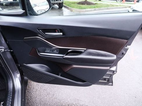Used 2019 Toyota C-HR Limited FWD image 59
