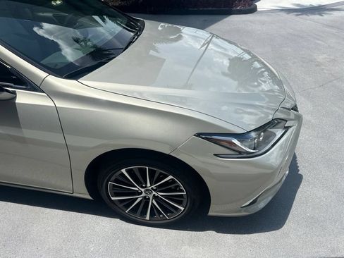 Used 2025 Lexus ES 300h w/ Premium Package FWD image 10