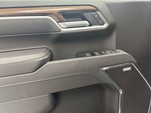 New 2026 Chevrolet Silverado 1500 RST w/ Dark Appearance Package AWD/4WD image 9