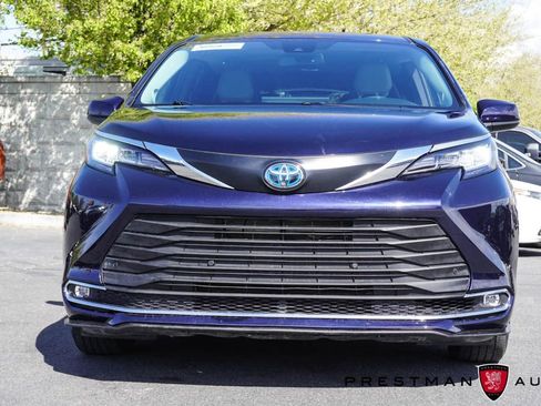 Used 2025 Toyota Sienna XLE w/ XLE Plus Package image 16