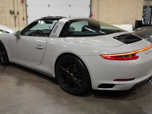 Used 2018 Porsche 911 image 11