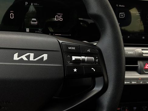 Used 2025 Kia K4 FWD image 35