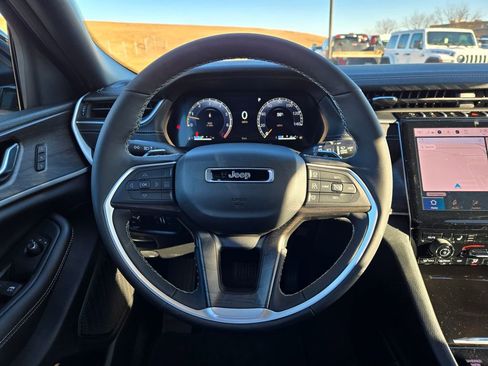 New 2025 Jeep Grand Cherokee Limited image 18