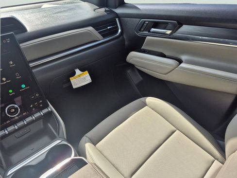 Used 2026 GMC Terrain Elevation w/ Elevation Premium Package FWD image 16