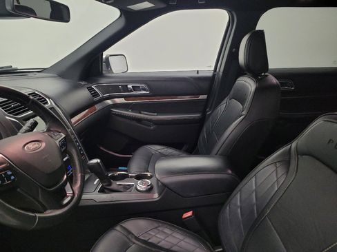 Used 2018 Ford Explorer Platinum AWD/4WD image 17