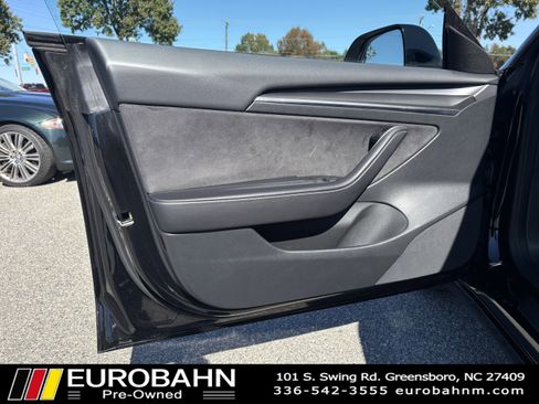 Used 2023 Tesla Model 3 Standard Range image 9