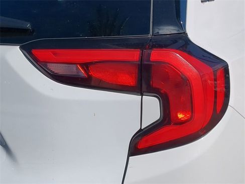 Used 2021 GMC Terrain SLT w/ Elevation Edition image 8