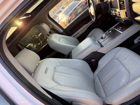 Used 2018 Ford Expedition Platinum RWD image 31