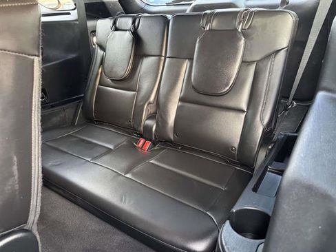 Used 2022 Ford Explorer XLT w/ Equipment Group 202A image 8