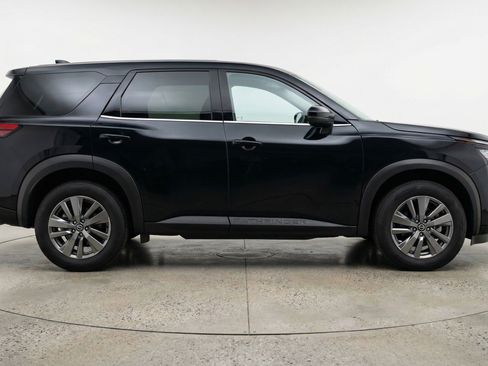 Used 2025 Nissan Pathfinder SV image 11