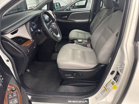Used 2016 Toyota Sienna Limited AWD/4WD image 11