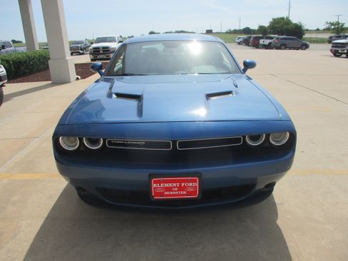 Used 2021 Dodge Challenger SXT RWD image 10