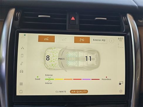 Used 2024 Land Rover Discovery Metropolitan Edition image 23