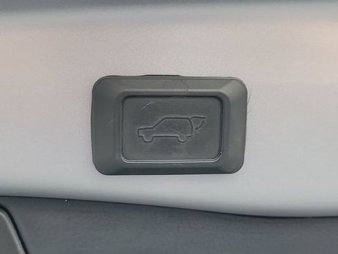 Used 2022 Toyota RAV4 XLE Premium FWD image 13