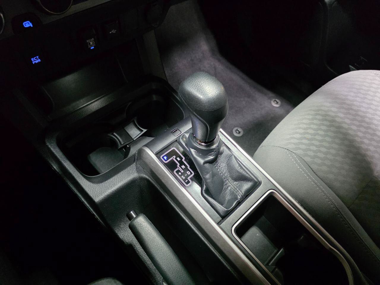 Used 2021 Toyota Tacoma SR5 AWD/4WD image 33