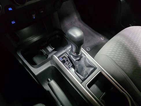 Used 2021 Toyota Tacoma SR5 AWD/4WD image 33