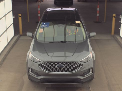 Used 2024 Ford Edge SEL w/ Convenience Package AWD/4WD image 2