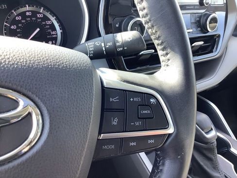 Used 2021 Toyota Highlander XLE image 29