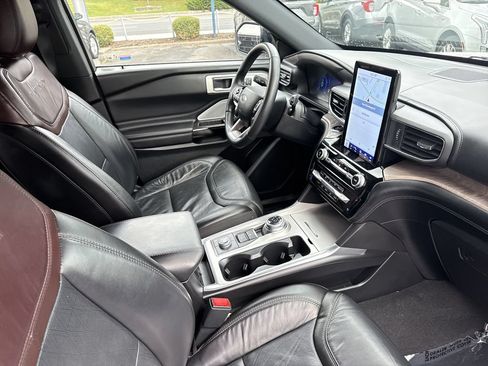 Used 2023 Ford Explorer Platinum w/ Technology Package AWD/4WD image 28