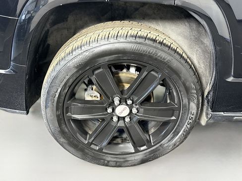 Used 2017 GMC Acadia Denali w/ Technology Package image 33