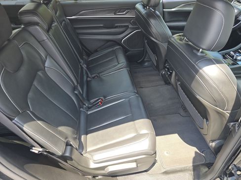Used 2022 Jeep Grand Cherokee L Limited AWD/4WD image 25