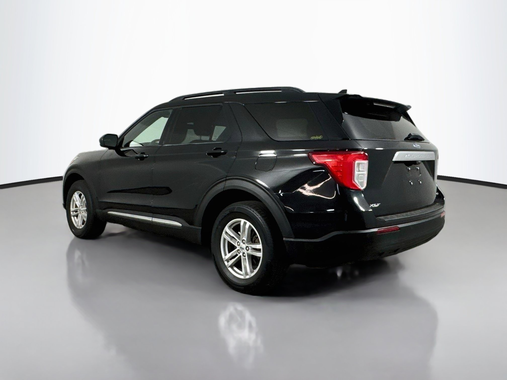 Used 2020 Ford Explorer XLT AWD/4WD image 5