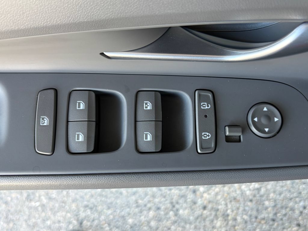 Used 2025 Hyundai Elantra SEL FWD image 24