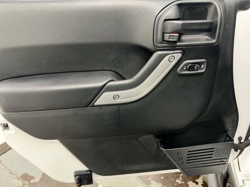 Used 2018 Jeep Wrangler Unlimited Sahara AWD/4WD image 19
