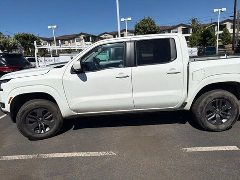 Used 2025 Nissan Frontier SV AWD/4WD image 15